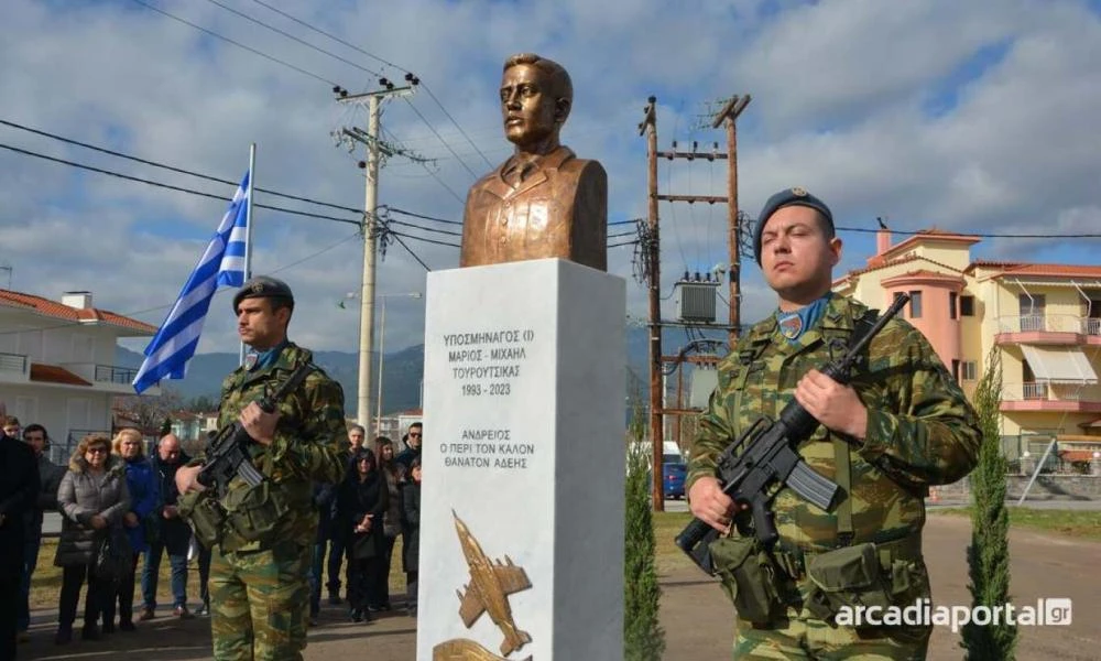 Συγκίνηση στα αποκαλυπτήρια της προτομής του αδικοχαμένου πιλότου Μάριου Τουρούτσικα (Εικόνες)
